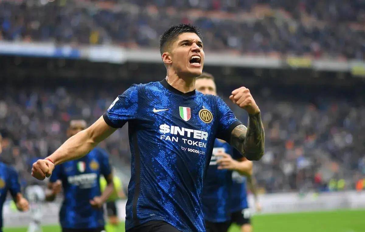 包含冰岛队再胜一仗，锁定欧洲预选赛资格的词条