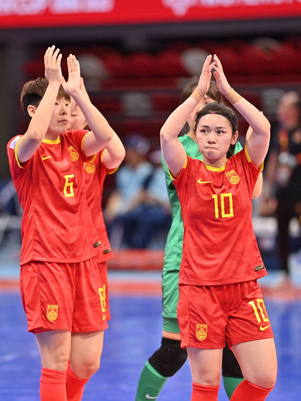 亚洲杯足球赛上中国女队表现抢眼
