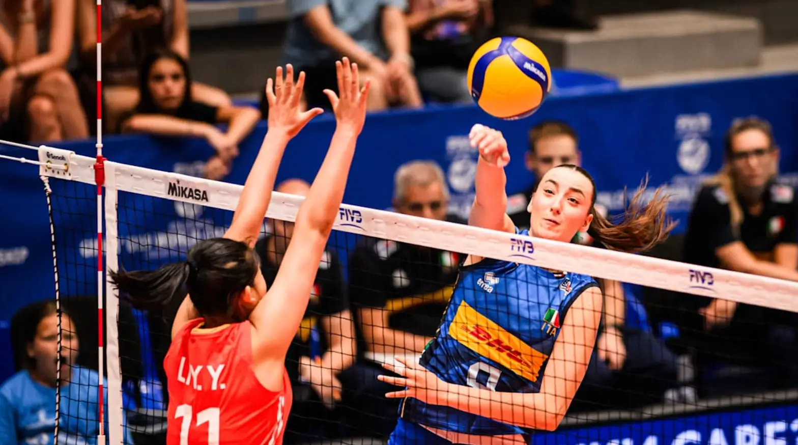 捷克代表队在排球赛中击败意大利队，晋级