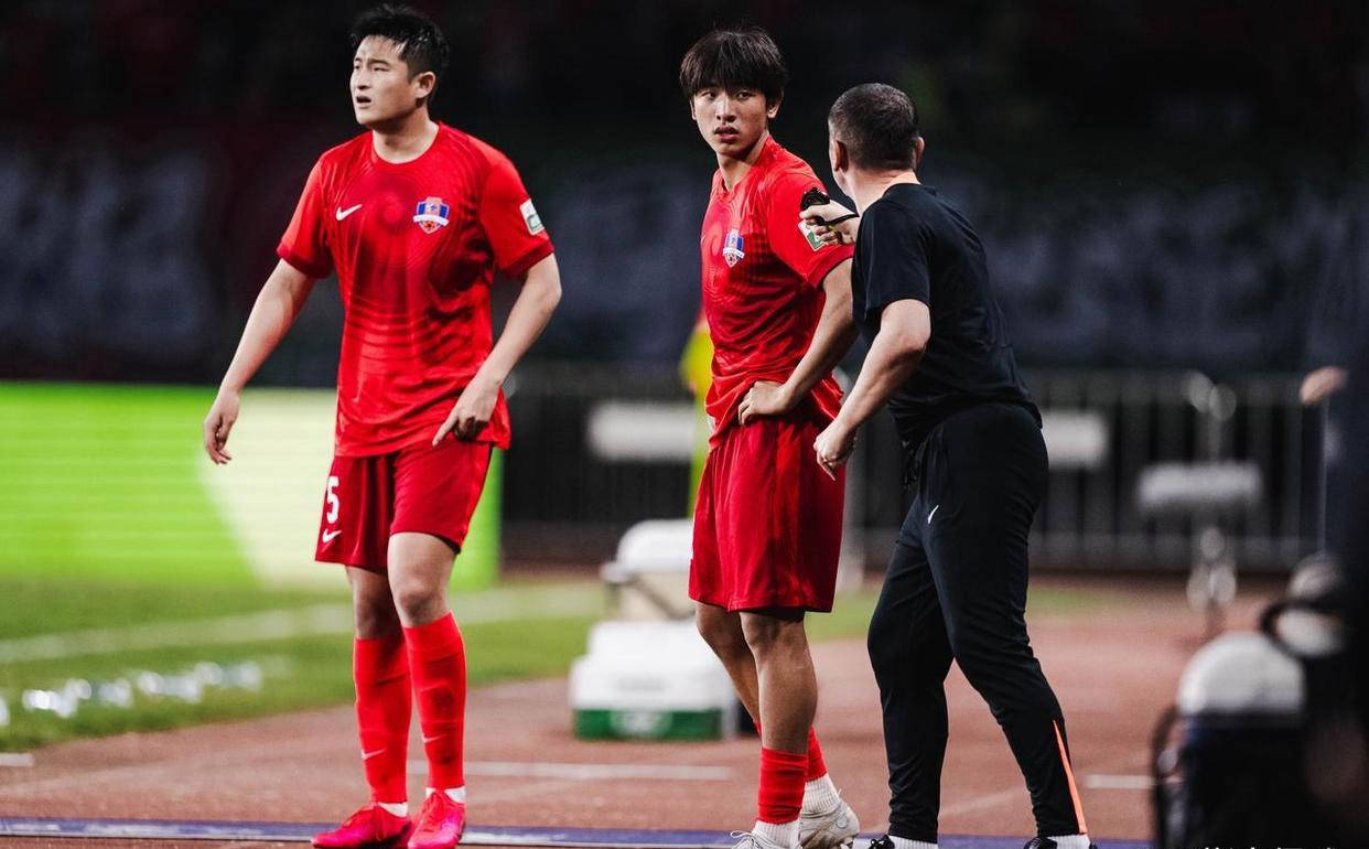 中超球员转会:即将正式加盟法甲俱乐部,祝其一切顺利的简单介绍 中超球员转会:即将正式加盟法甲俱乐部,祝其一切顺利的简单介绍